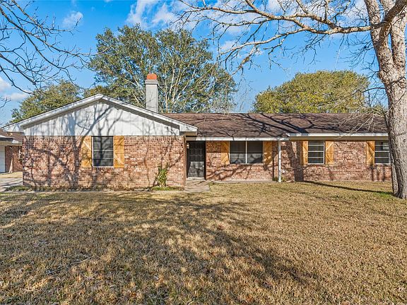 3rd image of 15903 Hickory Dr