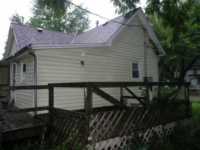 2nd image of 746 NE Oakland Ave
