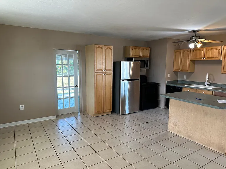 22202 Midway Blvd — Photo 8