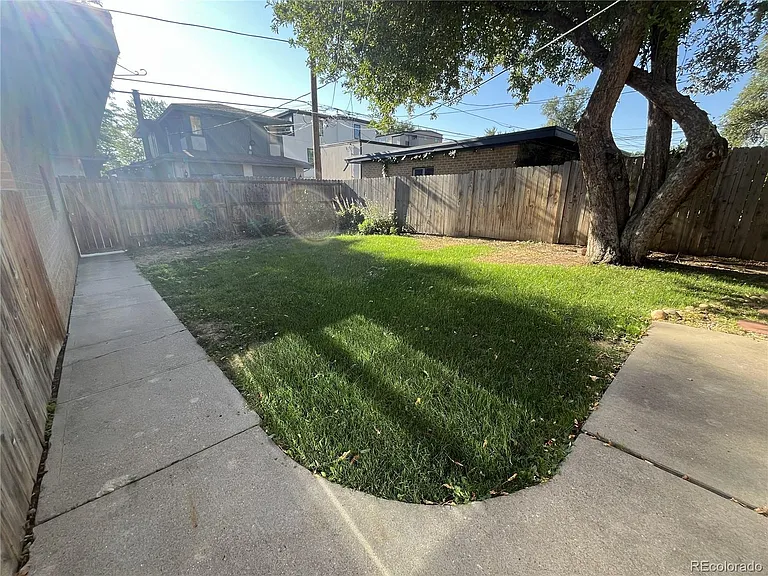 860 Dahlia St — Photo 4