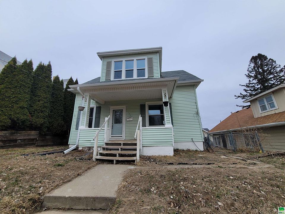 1st image of 1905 W 3rd St
