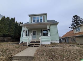 1905 W 3rd St, Sioux City, IA 51103