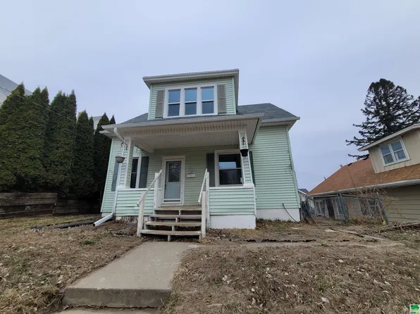 1905 W 3rd St, Sioux City, IA 51103