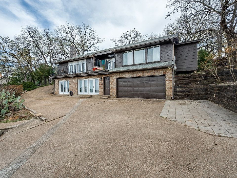 1st image of 1801 Old Oak Dr