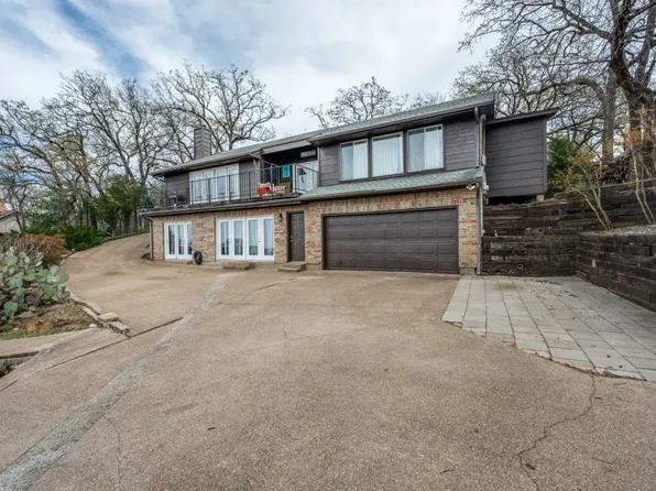 1801 Old Oak Dr, Arlington, TX 76012