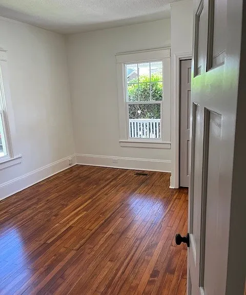 1933 Hinshaw Ave — Photo 3