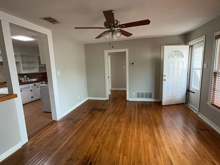 1207 Redondo Dr — Photo 4