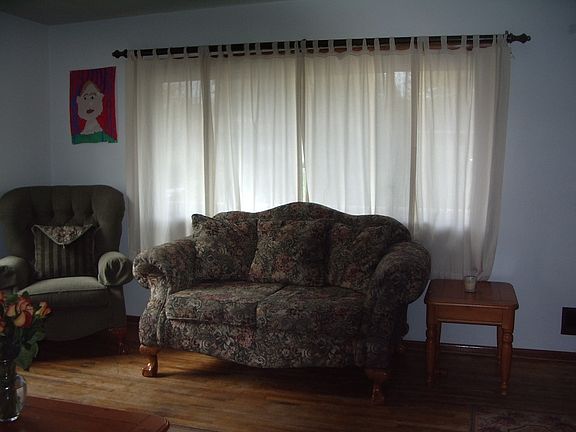 2nd image of 814 22nd Ave N