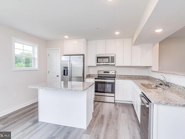 85 Moses Dr — Photo 21