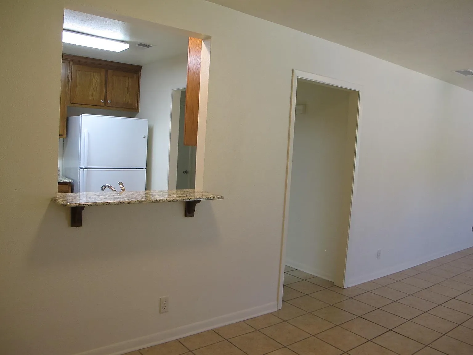 304 Mockingbird Ln — Photo 3