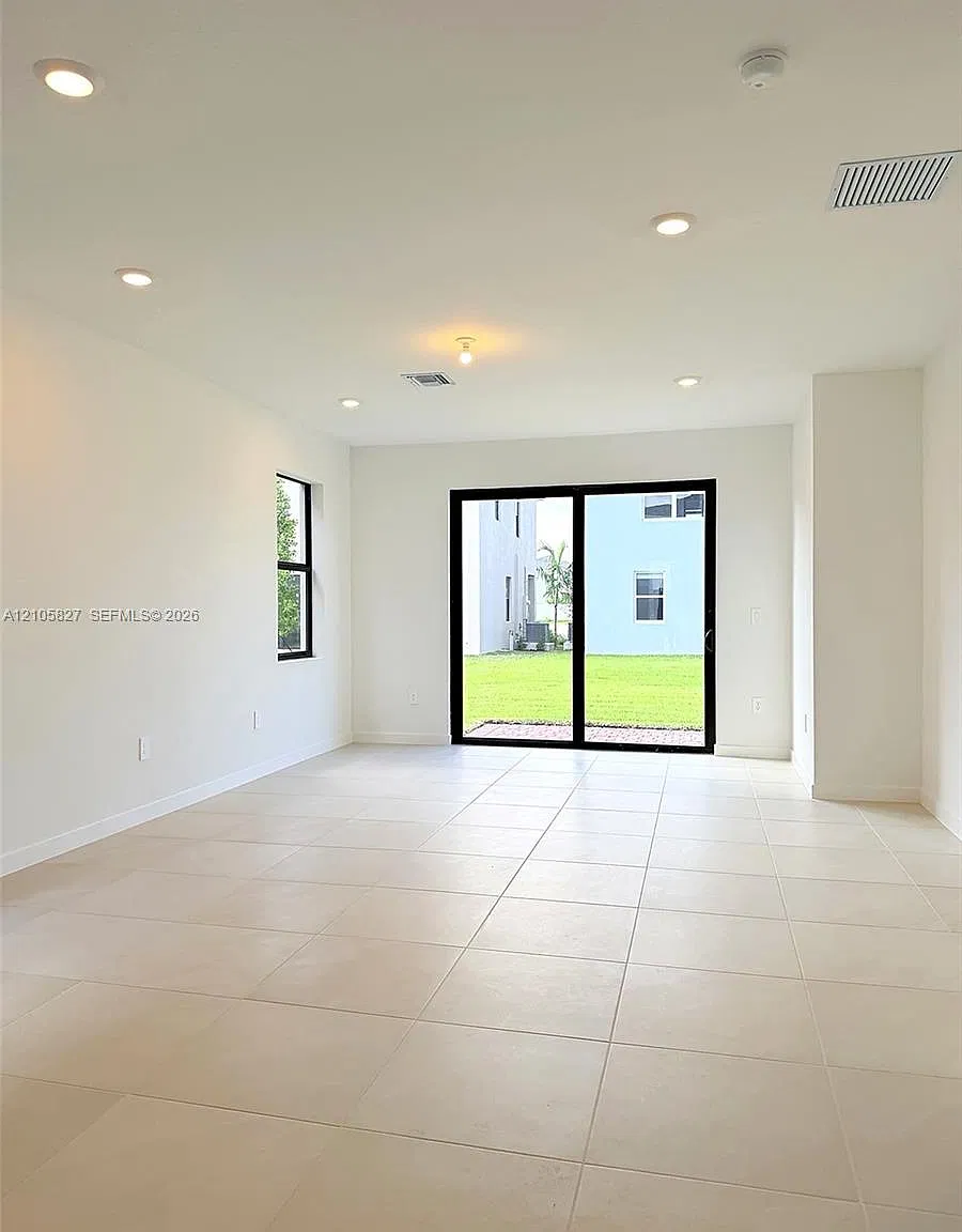 4 bed, 2.5 bath, $3,850 — Photo 3