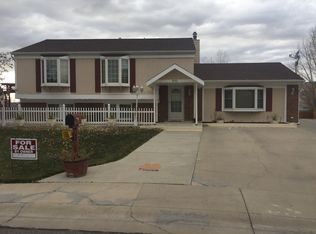 910 Windriver Dr, Rock Springs, WY 82901