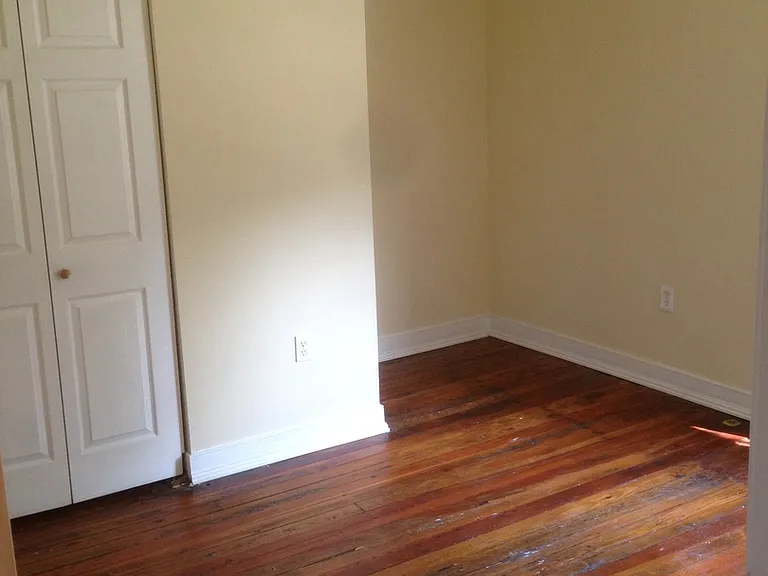 1242 Parkwood Ave — Photo 3