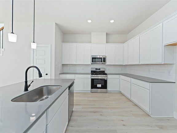 5th image of 3010 La Rambla Dr