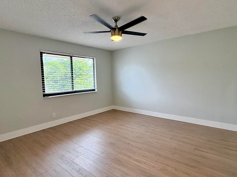 5325 Tennis Ln — Photo 17