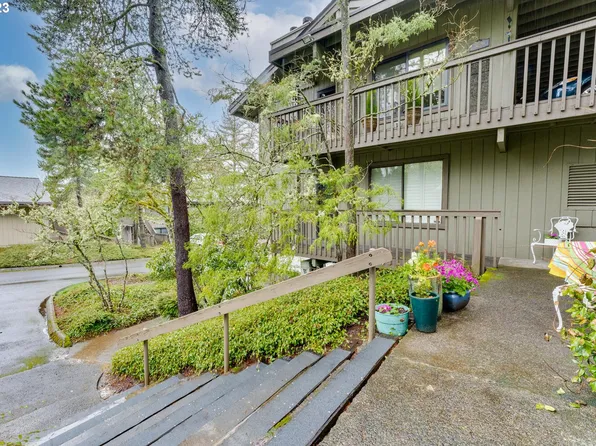 7522 SW Barnes Rd Unit H, Portland, OR 97225