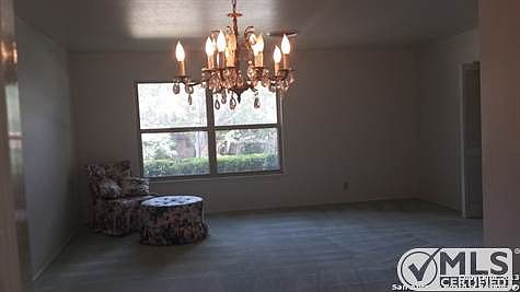 5th image of 145 Doris Dr