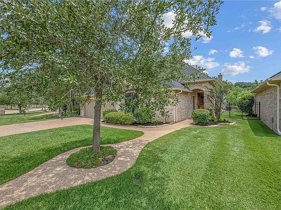 2nd image of 3914 Park Meadow Ln