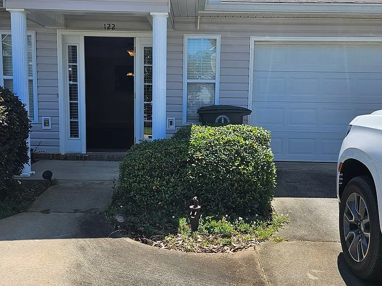122 Jasmine Cir — Photo 1