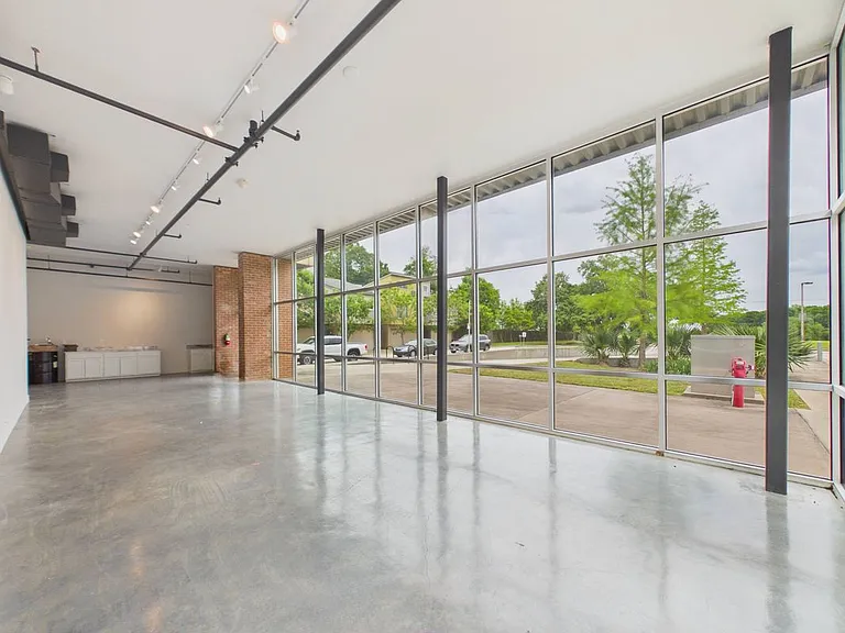 209 Highland Park Ln #101 — Photo 2