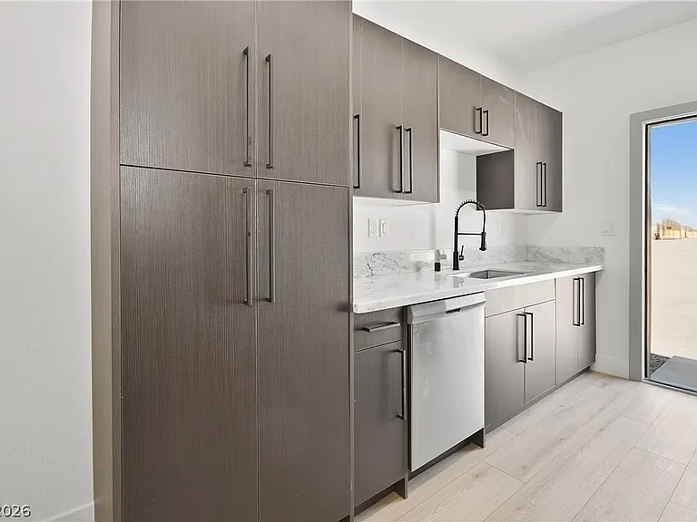 2001 S Dandelion St #3 — Photo 12