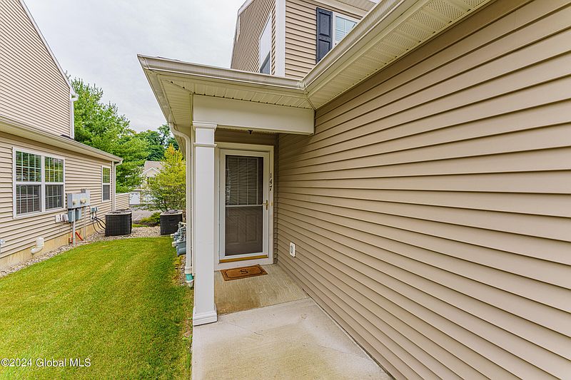 3rd image of 147 Annabelle Place