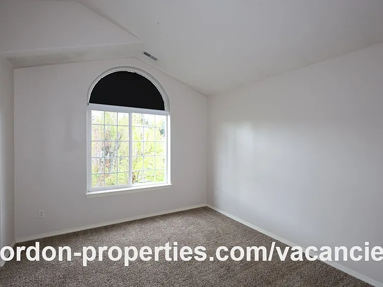 16913 NE Halsey St — Photo 29