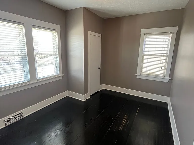 5148 Dodge St — Photo 10