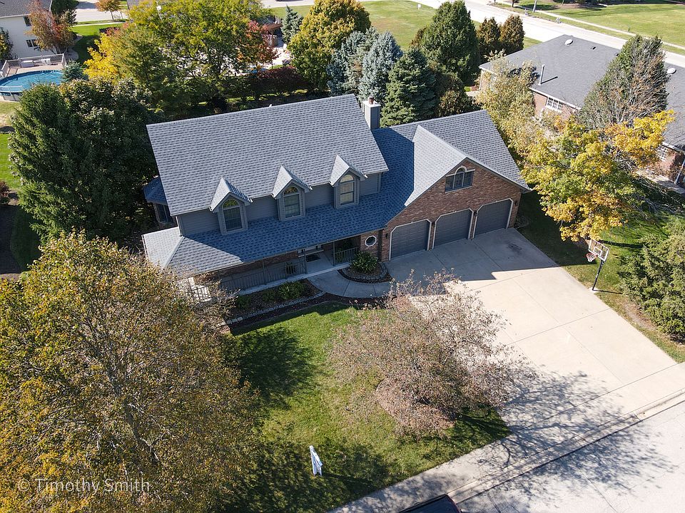 1st image of 304 Hans Brinker Dr