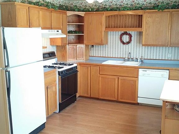 5th image of 4124 SE 41st St
