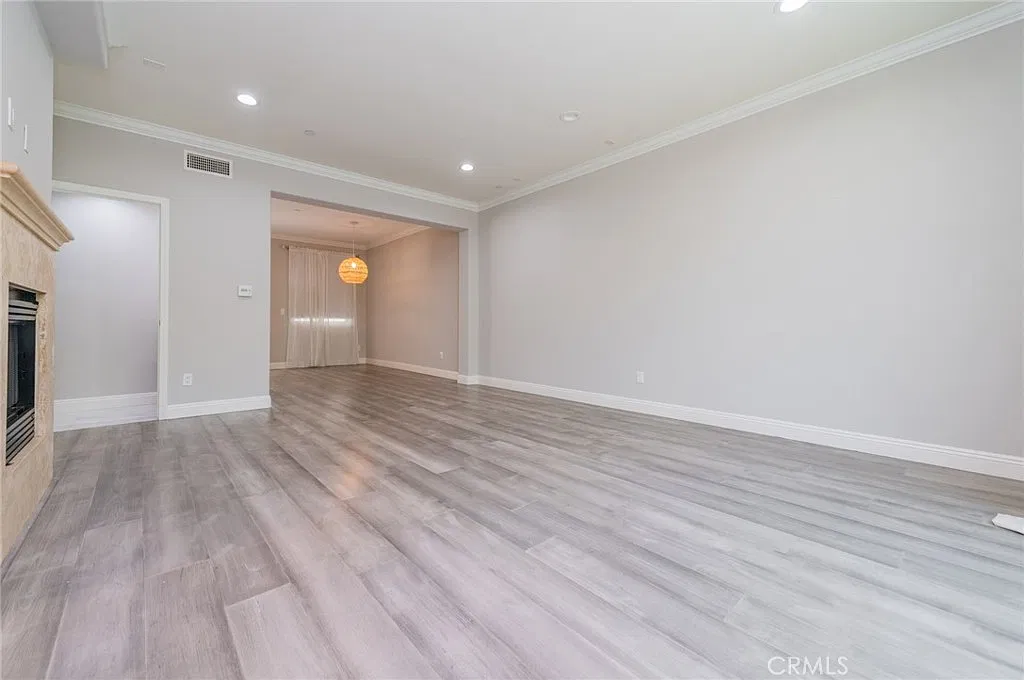 3 bed, 3.5 bath, 1820 sqft, $5,300 — Photo 4