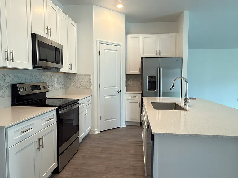 707 Grove St — Photo 12