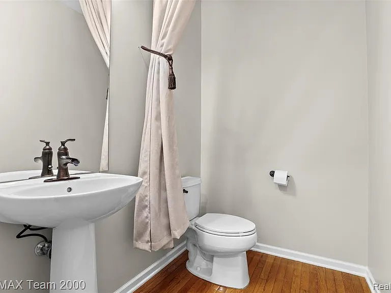 1248 Lasalle Rd — Photo 42
