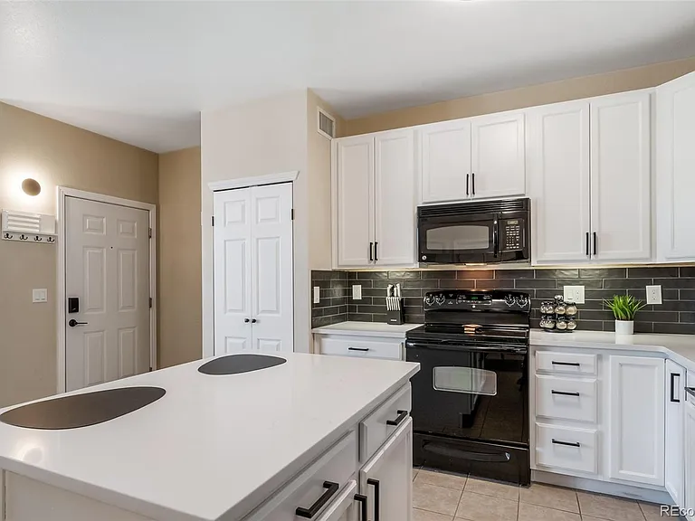 7292 S Blackhawk St #203 — Photo 17