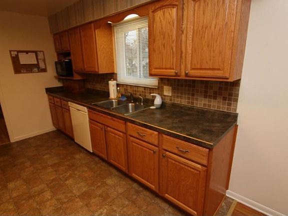 2nd image of 1055 Jacqueline St