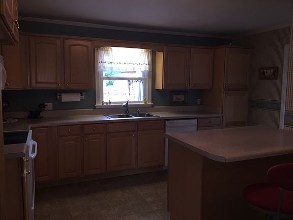 2nd image of 304 E 16th St