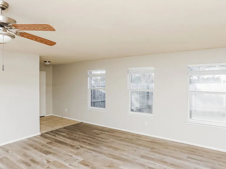 745 Capricorn St — Photo 4