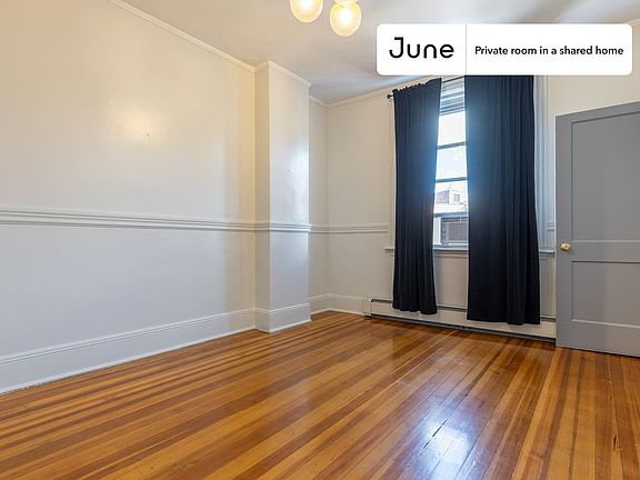2nd image of 452 Hanover St #C