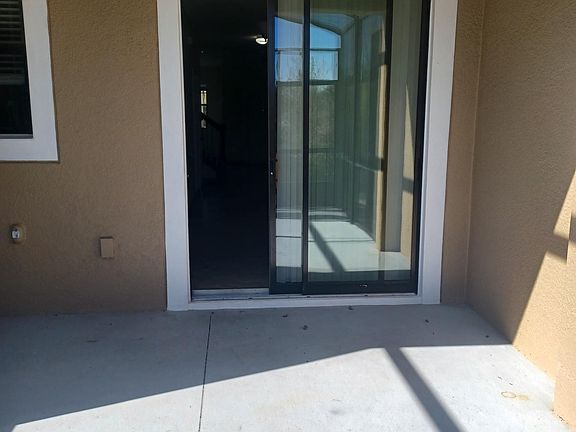 Exit/entry to kitchen