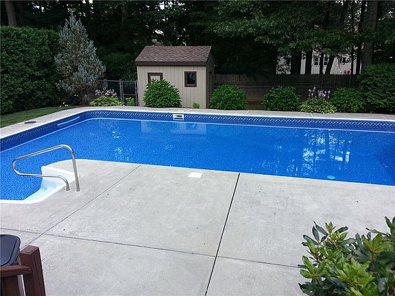 4th image of 3 Fair Oaks Ct N