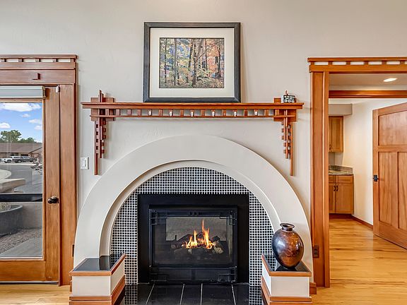 3rd image of 724 Ivanhoe Way