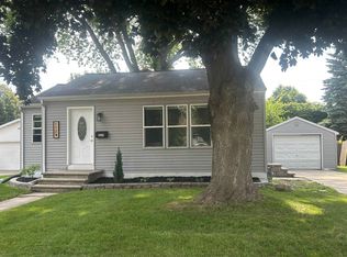 1129 Meacham St, Green Bay, WI 54304