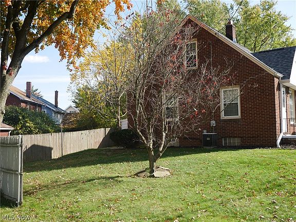 2nd image of 2520 Daleford Ave NE