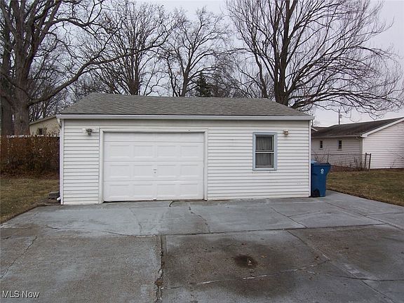 4th image of 2127 E 39th St
