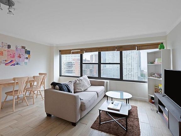 3rd image of 135 Montgomery St APT 20H