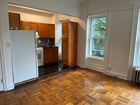 2nd image of 144 Quincy St APT 2