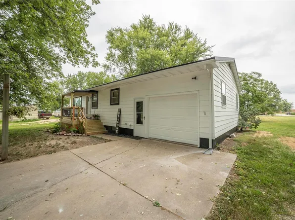 107 S Elm St, Perry, MO 63462