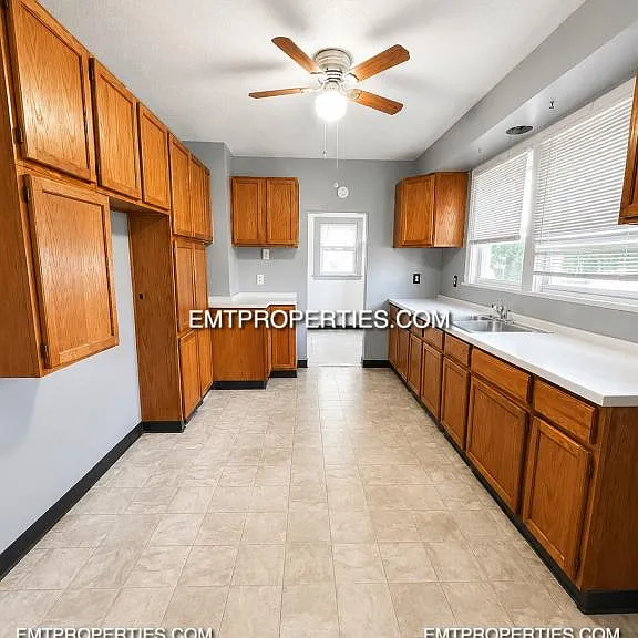 1220 W Erie Ave — Photo 6