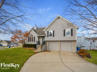 1879 Quail Ridge Dr, Liberty, MO 64068