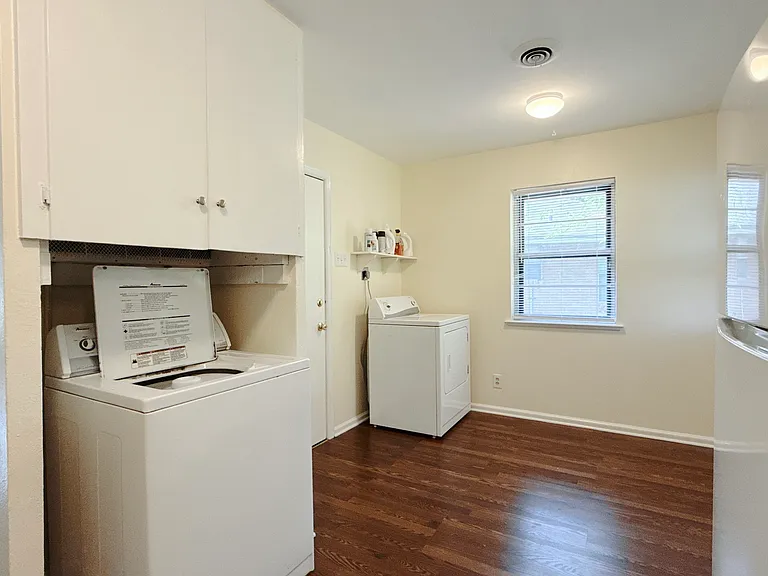 506 Classen Dr — Photo 9